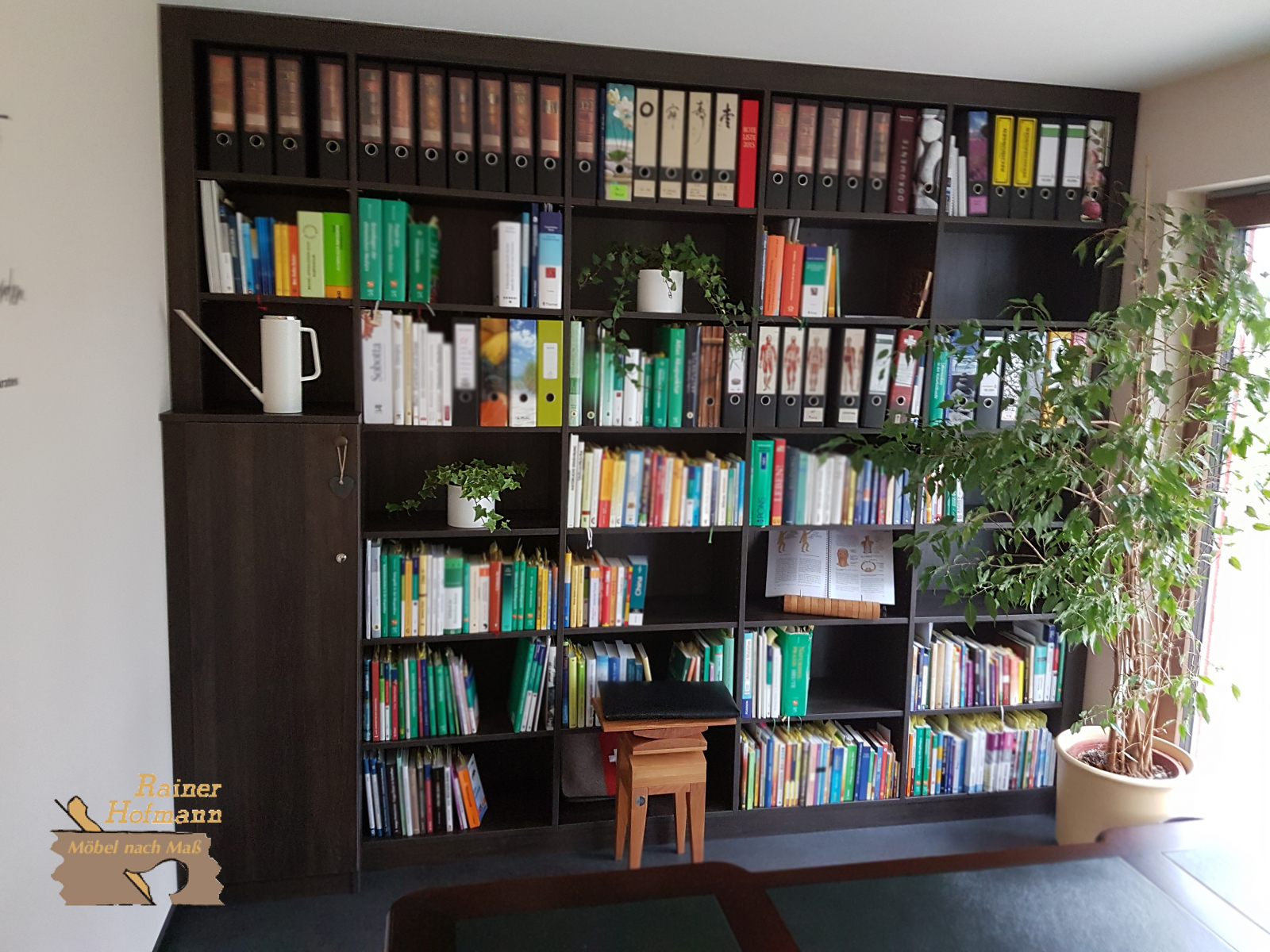 Bücherregal