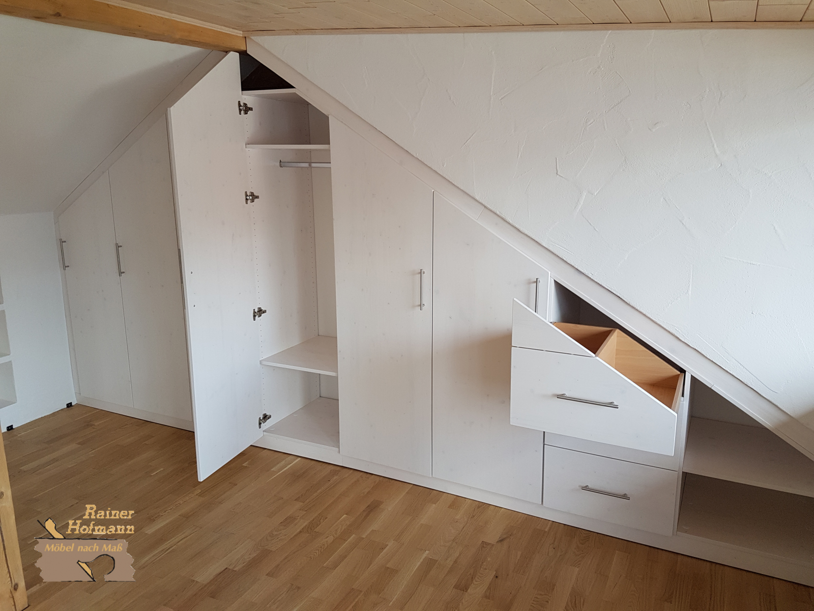 Giebelschrank